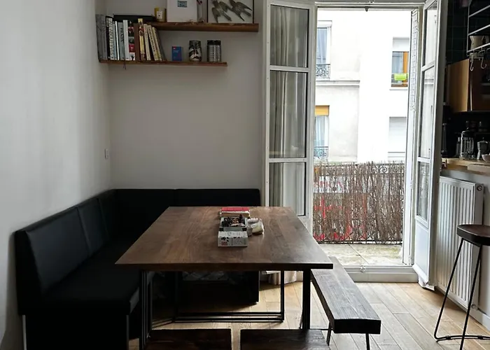 Art House Bastille 2 Bed Apartment W Balcony, 11Eme Super Trendy Neighbourhood