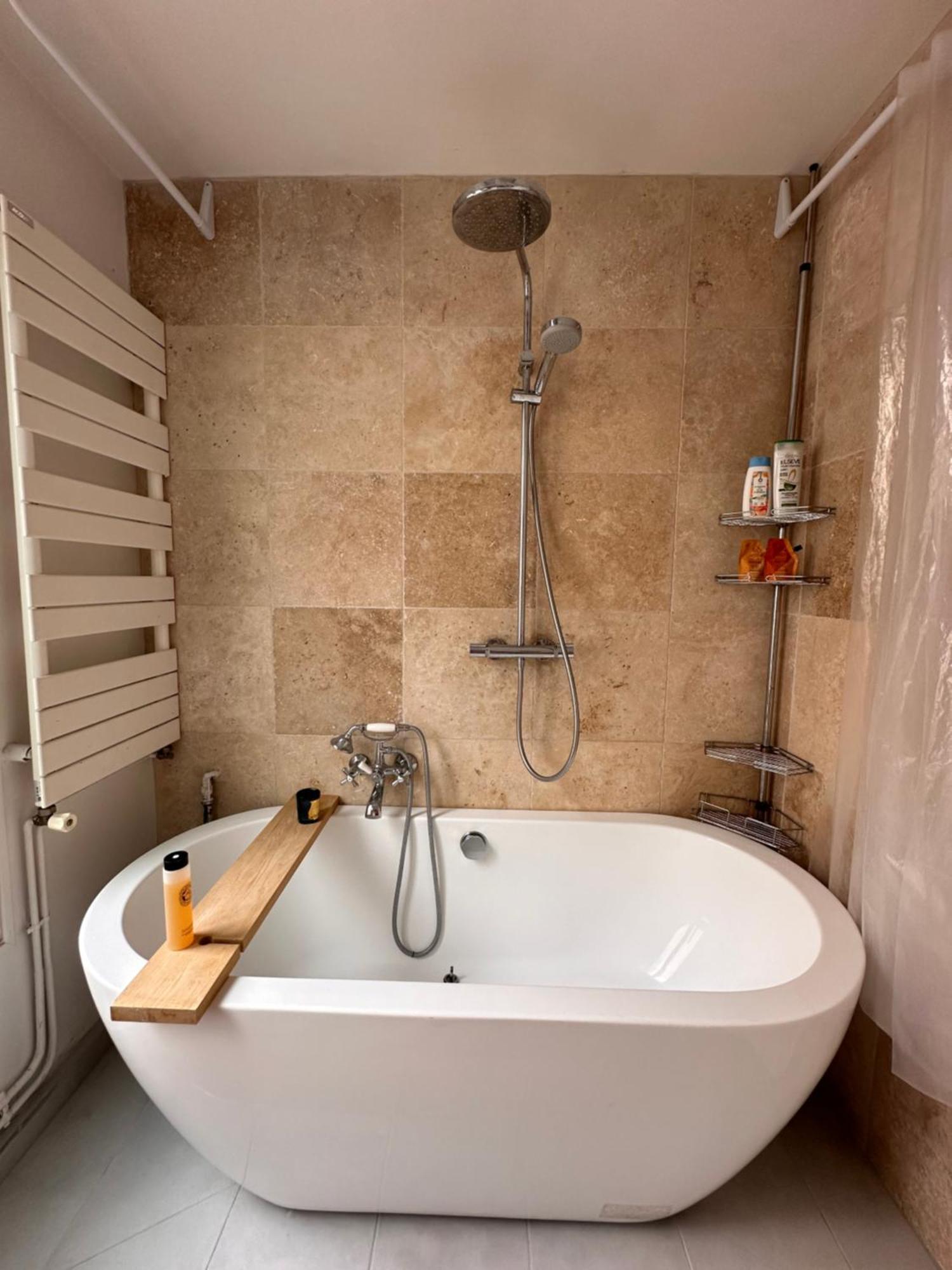 Art House Bastille 2 Bed W Balcony, 11eme Super Trendy Neighbourhood * Parigi